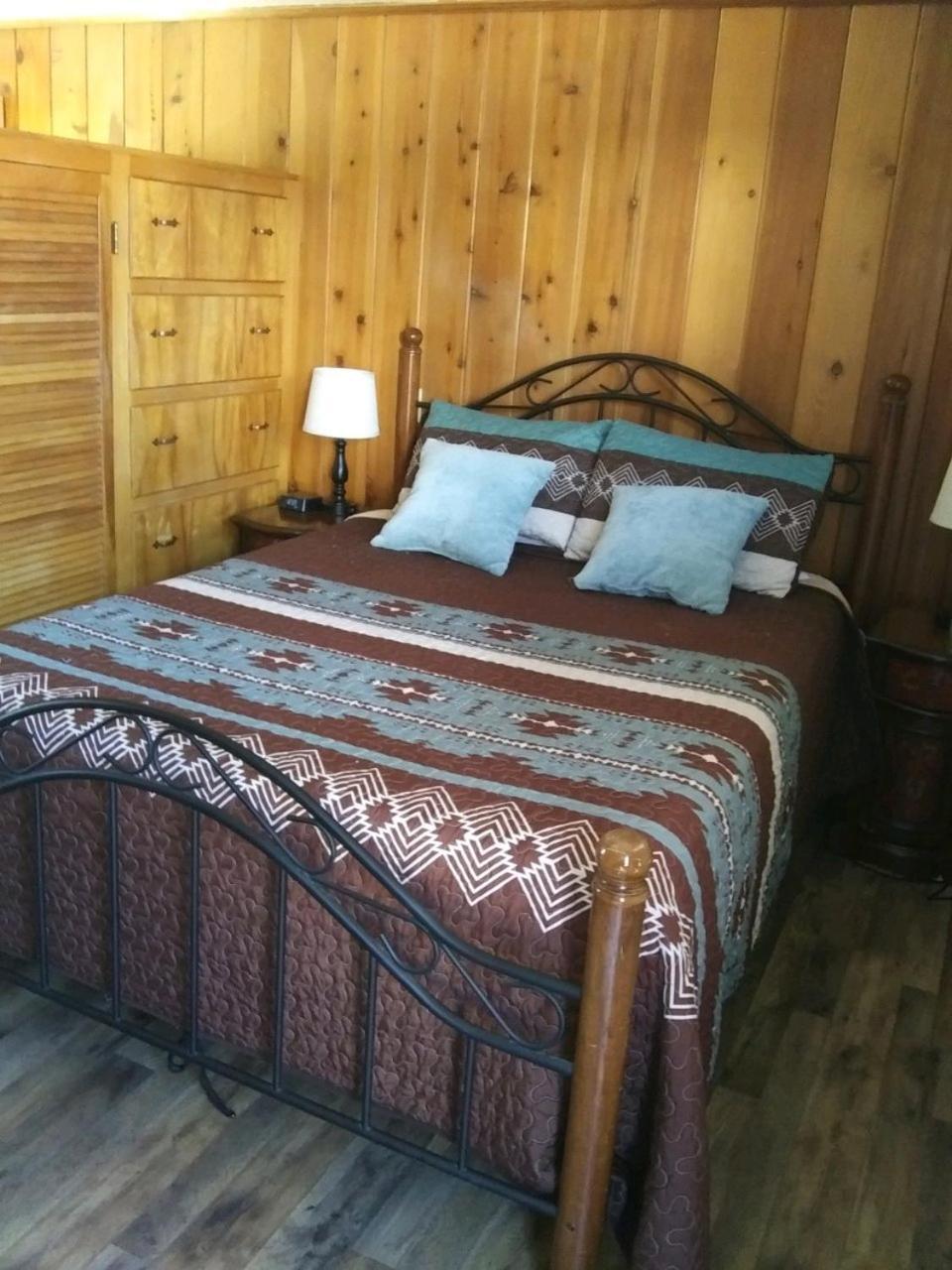 Kern Riverfront Lodge Kernville Exterior photo