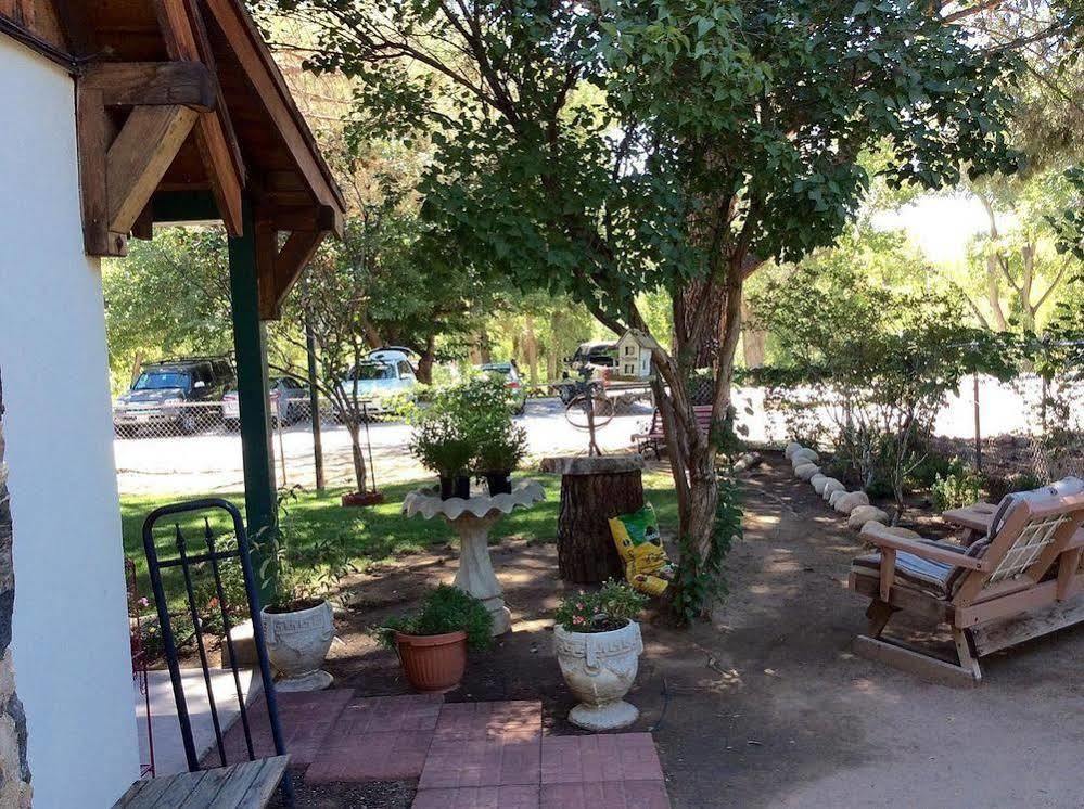 Kern Riverfront Lodge Kernville Exterior photo
